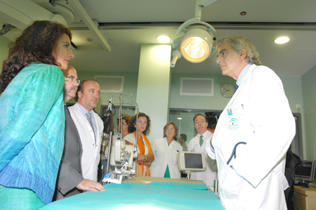 La consejera de salud en la inauguración de la nueva sala de hemodinámica