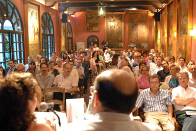 Asistentes a la presentación del poemario