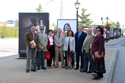 Mª Isabel Baena, Delega de Salud, José Antonio Ruiz Almenara, Alcalde de Palma del Rio y miembros de asociaciones de trasplantados.