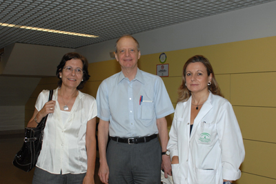 La radióloga Roser Ysamat, el doctor Eisenberg y la jefa de servicio de Radiología, Marina Álvarez. 