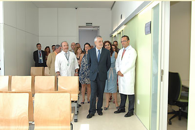 El Presidente Griñan durante su visita a las instalaciones del Centro Sanitario Carlos Castilla del Pino