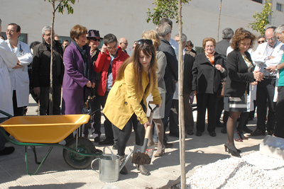 Inmaculada Yeste, en primer plano, donó parte de su hígado a su bebé