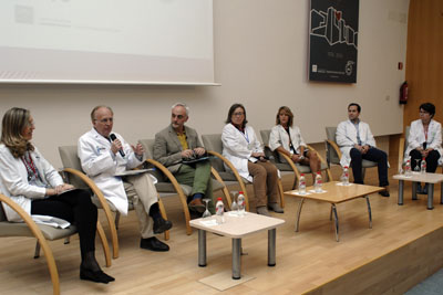 Mesa de debate que ha permitido repasar la historia de la docencia del hospital