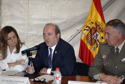 La directora gerente del hospital, el gerente del SAS y el general jefe de la BRIMZ X