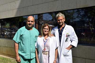 El director de la UGC de Otorrino, Francisco Muñoz, el especialista, José Gutiérrez, y la logopeda, María González
