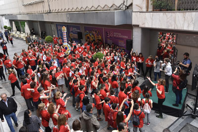 Hugo Cobo de la escuela YoCanto interpreta una canción de Pablo Alborán Hugo Cobo de la escuela YoCanto interpreta una canción de Pablo Alborán