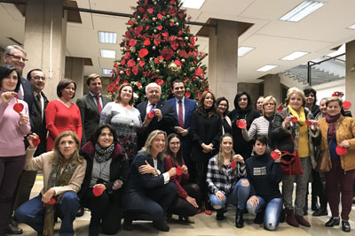 Autoridades, tejedoras y pacientes trasplantados inauguran el arbol solidario de la donacion
