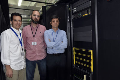 En la imagen, profesionales del equipo de TIC en el Hospital Reina Sofía