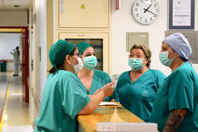 Profesionales y pacientes del Hospital Reina Sofía reciben más de 400 mensajes de apoyo y cariño en la lucha frente al COVID-19