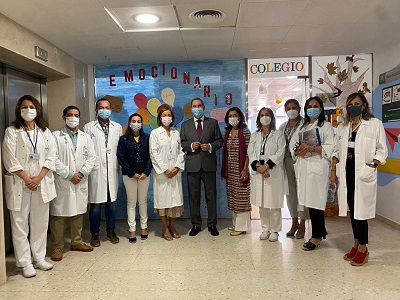 Los delegados de Desrrollo Educativo y FP y de Salud han visitado el aula hospitalaria