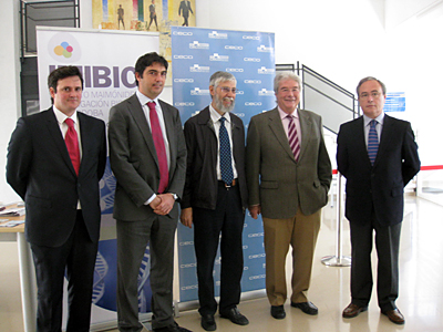 Firma del convenio IMIBIC-CECO.