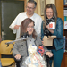 María Jesús Fernández abriendo sus regalos.