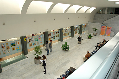 Foto de la exposición 'Pinceladas de sentimientos' realizada por pacientes de Salud Mental