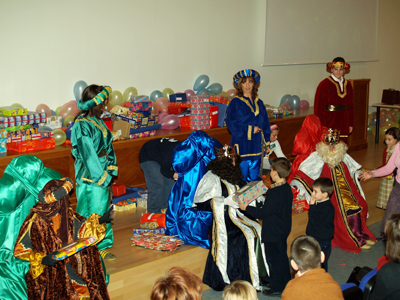 Los Reyes Magos llegan al hospital.