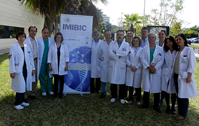 Bernabé Jurado, quinto por la derecha, junto a su grupo de investigacion del IMIBIC