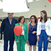 Josele, responsables sanitarios y donante visitan la exposición.