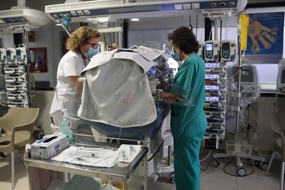 Profesionales Neonatologia con nuevos equipos