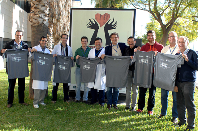 Entrega de camisetas antes de la prueba