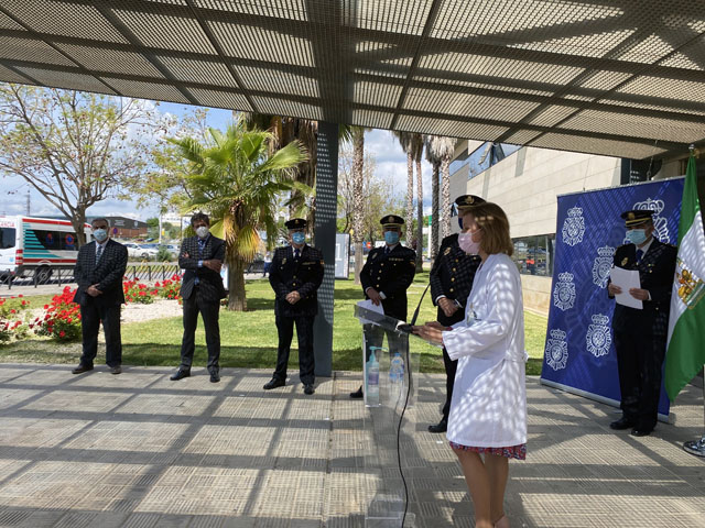 La directora gerente del hospital también participó en el acto