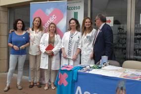 La directora gerente, junto a responsables de Salud Mental y de Asaenec