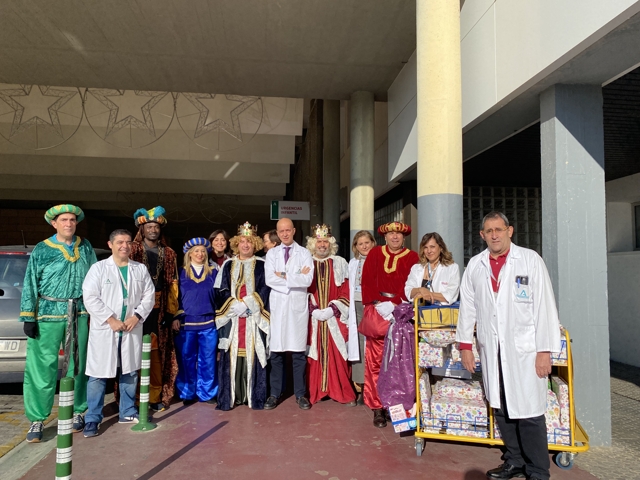 Entrega de regalos en la planta de Oncohematología