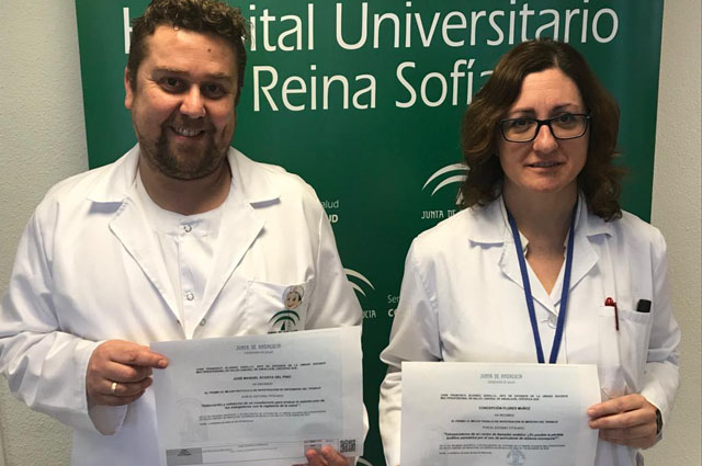 Los dos  Especialistas Internos Residentes premiados