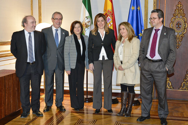 Susana Díaz con responsables sanitarios del SAS y Consejería y representantes de pacientes trasplantados