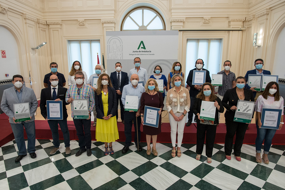 12 centros sociosanitarios de la provincia de Granada reciben la certificación de la ACSA