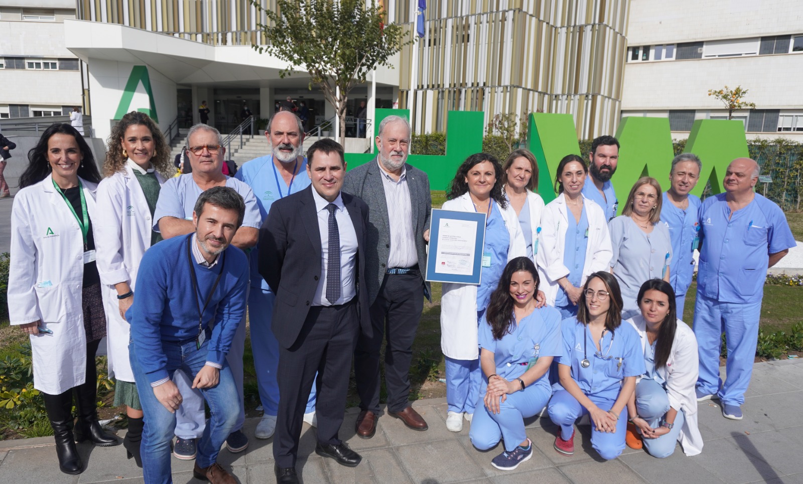 UGC Cuidados Intensivos del Hospital Universitario Virgen Macarena consigue la certificación de calidad Óptima