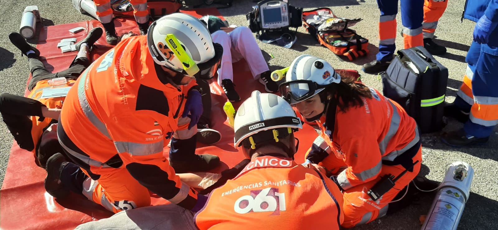 Equipo de 061 en un simulacro realizado en el aeropuerto de Jerez