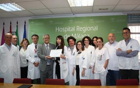 Neurólogos del Hospital Regional de Málaga e IBIMA reciben una ayuda para la investigación en esclerosis múltiple de la Fundación Genzyme
