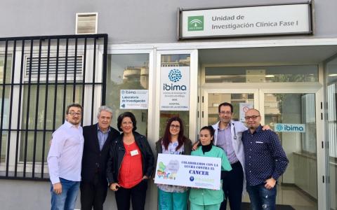 noticia-donacion-payasos-hospital.jpg IBIMA recibe una donación para el apoyo de la investigación biomédica y la lucha contra el cáncer en Málaga por parte de la Asociación Payasos de Hospital (ACAE)