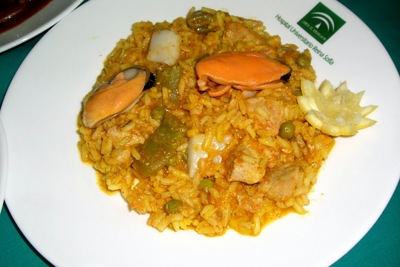 Plato de arroz para los pacientes para celebrar San Rafael.