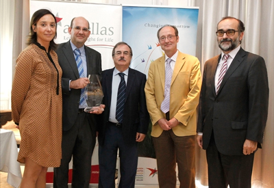 En el centro,los premiados Javier Briceño, César Hervás y Manuel de la Mata.