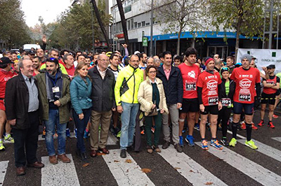 Autoridades y organizadores a la salida de la carrera