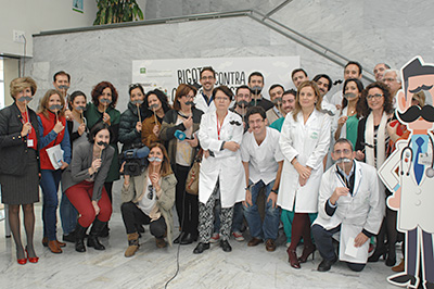 Responsables sanitarios, urólogos y periodistas se ponen los bigotes