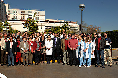 Foto de familia del primer aniversario del 'Jardín de los trasplantes'.