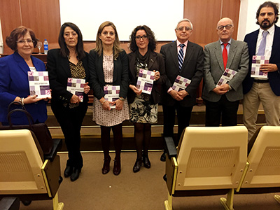 La delegad de Salud, cuarta por la izquierda, junto a otros responsables sanitarios en la presentación de la Guía sobre mielofibrosis