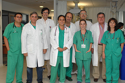 Grupo de cardiólogos, cadiólogas pediátricas, intensivistas, cirujano cardiovascular y anestesista