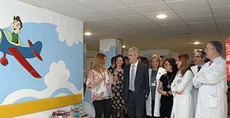 Carmen López Rey, coordinadora del proyecto, muestra su trabajo y el de su equipo.
